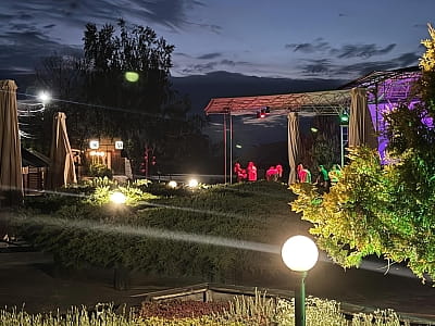 SPORTOHOTA — это современный загородный комплекс в Черкассах, расположенный прямо на берегу Днепра.