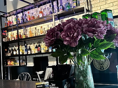 SPORTOHOTA — это современный загородный комплекс в Черкассах, расположенный прямо на берегу Днепра.