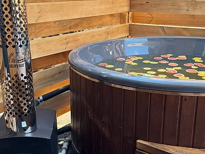 Чан, входящий в стоимость BarnHouse в загородном комплексе SPORTOHOTA в городе Черкассы