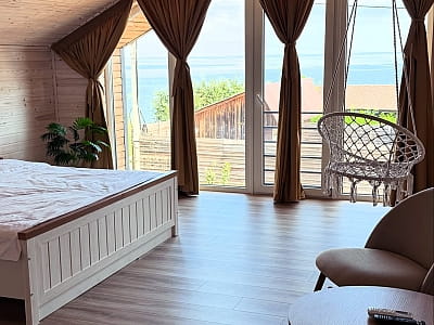 BarnHouse — современные одноэтажные и двухэтажные дома на 4 гостей с кухней, террасой, чаном, мангальной зоной и доступом к бассейну в загородном комплексе SPORTOHOTA в городе Черкассы