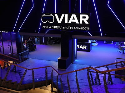 VIAR - один из крупнейших клубов виртуальной реальности в Киеве в торгово-развлекательном центре Cosmo Multimall недалеко от станции метро Шульвская