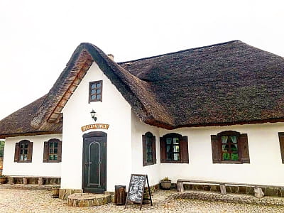 ресторан оформлен в виде аутентичной украинской корчмы Хутор «Казацкая Долина» в селе Карбовка Кировоградской области