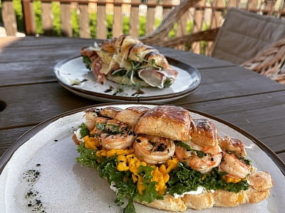 ресторан оформлен в виде аутентичной украинской корчмы Хутор «Казацкая Долина» в селе Карбовка Кировоградской области