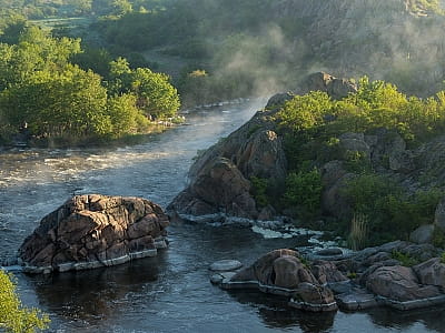 Южный Буг — самая длинная река Украины, протекающая только по украинским землям. Истоки на Подолье, пороги, каньоны, пляжи, рафтинг, рыбалка — природный шедевр и водная артерия страны.