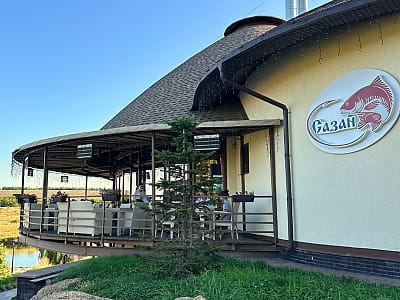 Парк Отель «Скифия» — это многофункциональный загородный комплекс, который сочетает в себе природный ландшафт, комфортное проживание, разнообразные водные и семейные развлечения, оздоровительные практики и развитую гастрономическую составляющую.