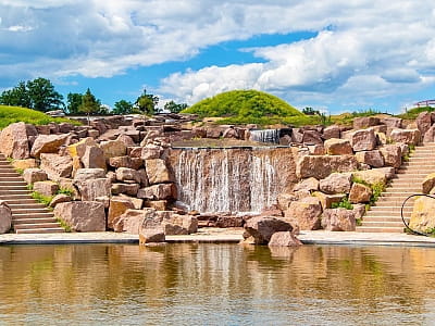 Парк Отель «Скифия» — это многофункциональный загородный комплекс, который сочетает в себе природный ландшафт, комфортное проживание, разнообразные водные и семейные развлечения, оздоровительные практики и развитую гастрономическую составляющую.