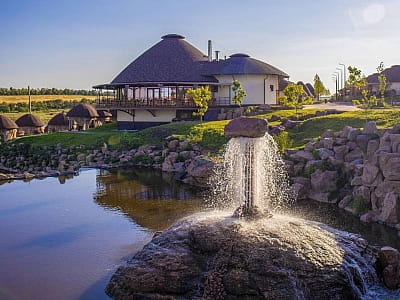 Парк Отель «Скифия» — это загородный гостеприимный комплекс в Кировоградской области, расположенный в природном ландшафте у озера Ташлык, вдали от шумных трасс.