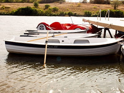 прогулка на катамаранах и лодках в загородном комплексе «Скифия» в Кировоградской области