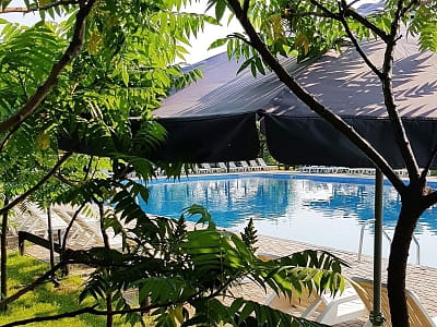 Загородный комплекс «Аквамарин» — это место для тех, кто ищет сочетание водного отдыха, природы и близости к городу.