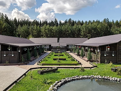 Загородный комплекс «Аквамарин» — это летняя рекреационная локация недалеко от Полтавы, расположенная в селе Цибули, всего в нескольких километрах от города. 