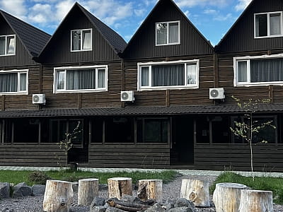 Уютные домики в загородном комплексе «Аквамарин» в селе Луковица, недалеко от Полтавы