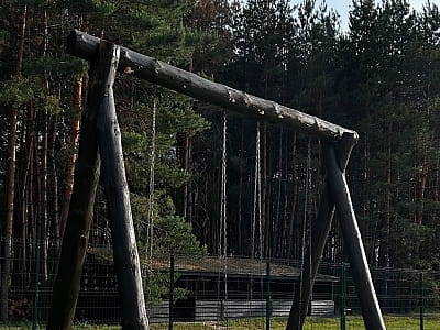 качели в загородном комплексе «Аквамарин» в селе Цибули, недалеко от Полтавы