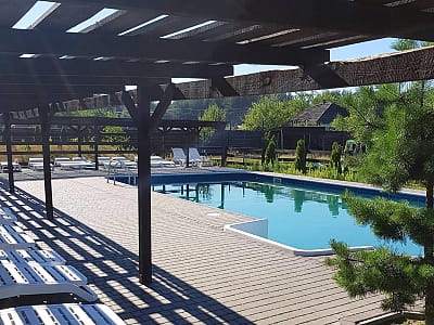 летний бассейн с морской водой в загородном комплексе «Аквамарин» в селе Цибули, недалеко от Полтавы