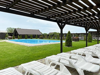 летний бассейн с морской водой в загородном комплексе «Аквамарин» в селе Цибули, недалеко от Полтавы