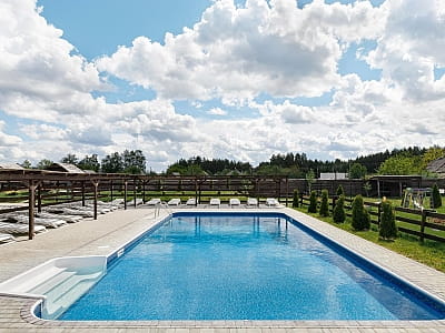 летний бассейн с морской водой в загородном комплексе «Аквамарин» в селе Цибули, недалеко от Полтавы