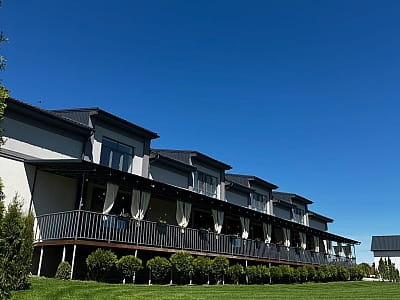 Balka Eco Club — это современный загородный гостинично-ресторанный комплекс, расположенный в живописном уголке Полтавской области, среди природы, тишины и водной глади.