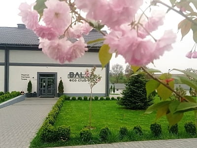 Balka Eco Club — это современный загородный гостинично-ресторанный комплекс, расположенный в живописном уголке Полтавской области, среди природы, тишины и водной глади.