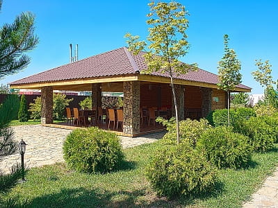 Загородный комплекс Bulanovo — это пространство для полноценного отдыха среди природы, где сочетаются современный комфорт, тишина загородной локации и широкий выбор услуг для релакса и досуга. 