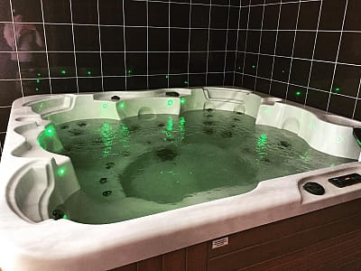 гидромассажная ванна в загородном комплексе Bulanovo в селе Буланово Полтавской области