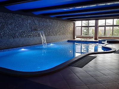 крытый бассейн SPA зоны в загородном комплексе Bulanovo в селе Буланово Полтавской области