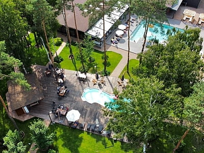 DOM — современный загородный комплекс в Киевской области, созданный для отдыха, мероприятий и перезагрузки среди леса. 