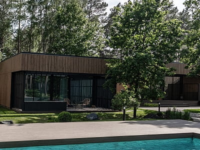 летний открытый бассейн в загородном комплексе DOM в Киевской области