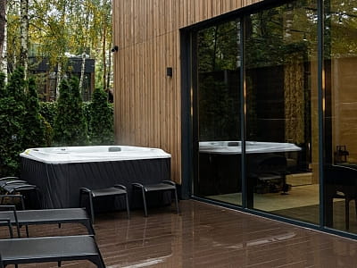 джакузи под открытым небом в загородном комплексе DOM в Киевской области