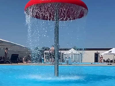 открытый летний бассейн в загородном комплексе Garden Hotel в Кропивницком