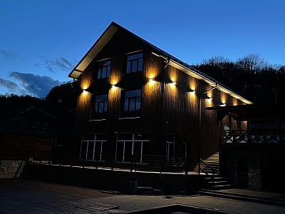 просторная усадьба для больших компаний в загородном комплексе «Гринвич» в селе Залужье, в нескольких десятках минут езды от Тернополя