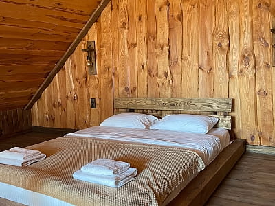 уютный домик для 2–4 гостей в загородном комплексе «Гринвич» в селе Залужье, в нескольких десятках минут езды от Тернополя