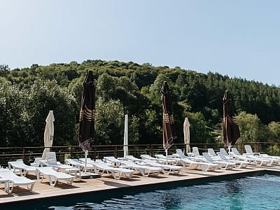 летний открытый бассейн в загородном комплексе «Гринвич» в селе Залужье, в нескольких десятках минут езды от Тернополя