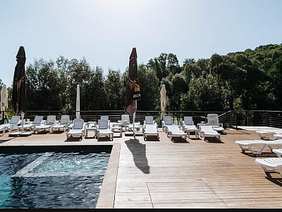 летний открытый бассейн в загородном комплексе «Гринвич» в селе Залужье, в нескольких десятках минут езды от Тернополя