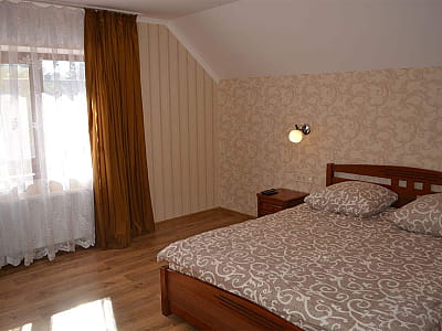 номера и коттеджи в загородном комплексе «Крещатик» в Черкасской области на берегу реки Рось в месте ее впадения в Днепр