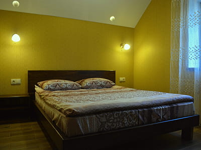 номера и коттеджи в загородном комплексе «Крещатик» в Черкасской области на берегу реки Рось в месте ее впадения в Днепр