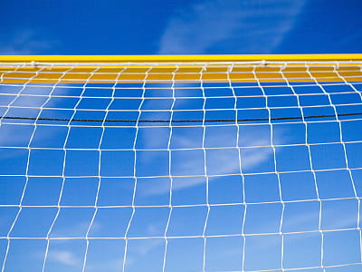 волейбольная площадка в загородном комплексе «Крещатик» в Черкасской области на берегу реки Рось в месте ее впадения в Днепр