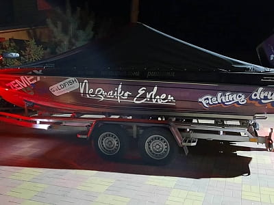 прогулка на лодках в загородном комплексе «Крещатик» в Черкасской области на берегу реки Рось в месте ее впадения в Днепр