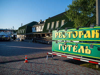 Отельно-ресторанный SPA-комплекс «Лубенская Слобода» расположен в живописном уголке Полтавщины, всего в двух километрах от исторического города Лубны. 