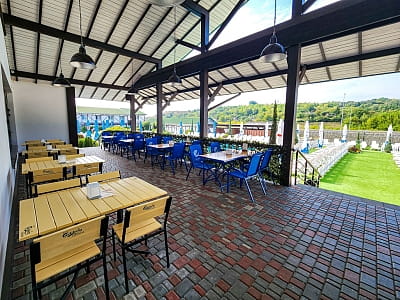 Отельно-ресторанный SPA-комплекс «Лубенская Слобода» расположен в живописном уголке Полтавщины, всего в двух километрах от исторического города Лубны. 