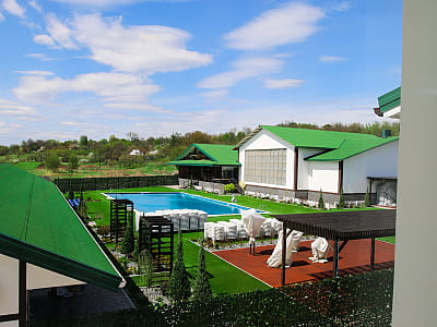 Отельно-ресторанный SPA-комплекс «Лубенская Слобода» расположен в живописном уголке Полтавщины, всего в двух километрах от исторического города Лубны. 