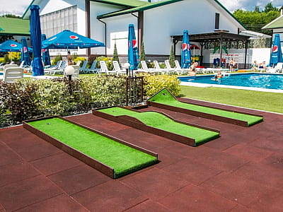 мини-гольф в загородном комплексе «Лубенская Слобода» в живописном уголке Полтавщины, всего в двух километрах от исторического города Лубны