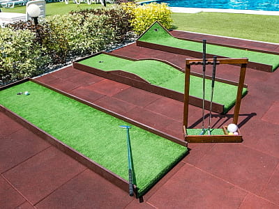 мини-гольф в загородном комплексе «Лубенская Слобода» в живописном уголке Полтавщины, всего в двух километрах от исторического города Лубны