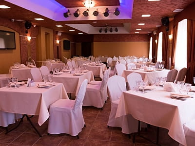 Ресторан в загородном комплексе «Лубенская Слобода» в живописном уголке Полтавщины, всего в двух километрах от исторического города Лубны