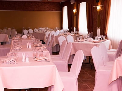 Ресторан в загородном комплексе «Лубенская Слобода» в живописном уголке Полтавщины, всего в двух километрах от исторического города Лубны