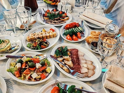 Ресторан в загородном комплексе «Лубенская Слобода» в живописном уголке Полтавщины, всего в двух километрах от исторического города Лубны