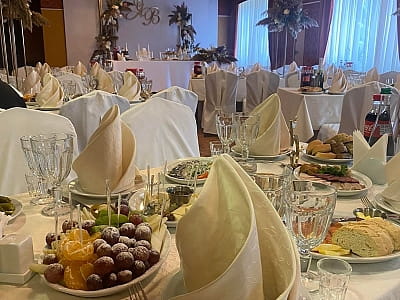 Ресторан в загородном комплексе «Лубенская Слобода» в живописном уголке Полтавщины, всего в двух километрах от исторического города Лубны