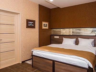 гостиничные номера в загородном комплексе «Лубенская Слобода» в живописном уголке Полтавщины, всего в двух километрах от исторического города Лубны