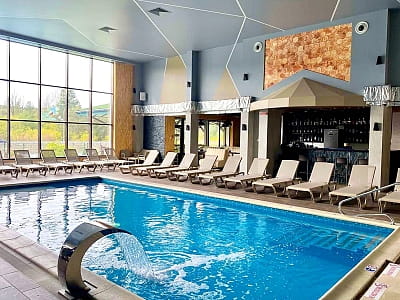 Крытый бассейн в SPA в загородном комплексе «Лубенская Слобода» в живописном уголке Полтавщины, всего в двух километрах от исторического города Лубны