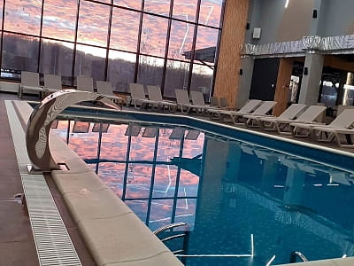 Крытый бассейн в SPA в загородном комплексе «Лубенская Слобода» в живописном уголке Полтавщины, всего в двух километрах от исторического города Лубны