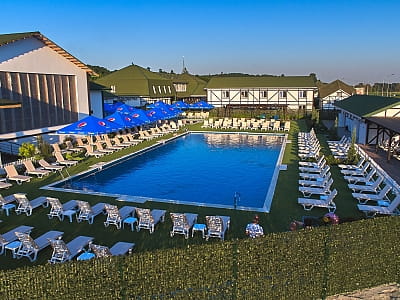 Отельно-ресторанный SPA-комплекс «Лубенская Слобода» — это продуманное пространство для отдыха, оздоровления и мероприятий в Полтавской области.