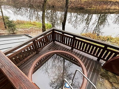 купель в загородном комплексе «Мыс Доброй Надежды» в селе Глоды Полтавской области на берегу реки Ворскла